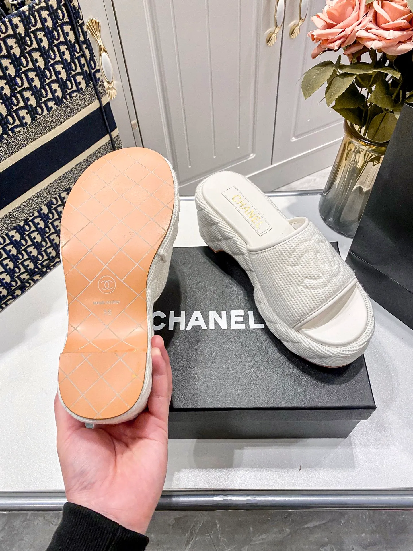 👟👟Ex-factory price 460👟👟Chanel 25C new early spring thick-soled slippers!  Top version! Early release. Thick sole design. 5cm heel height. Makes your legs longer in seconds. Original custom linen for the upper. Sheepskin for foot pads. Original genuine leather outsole. Size: 34-41. Customized. Non-returnable and non-exchangeable.
